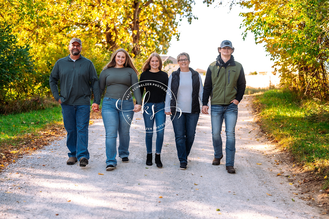 Autumn Senior and Family Session photographed by Iowa Senior Photographer KS Photography 