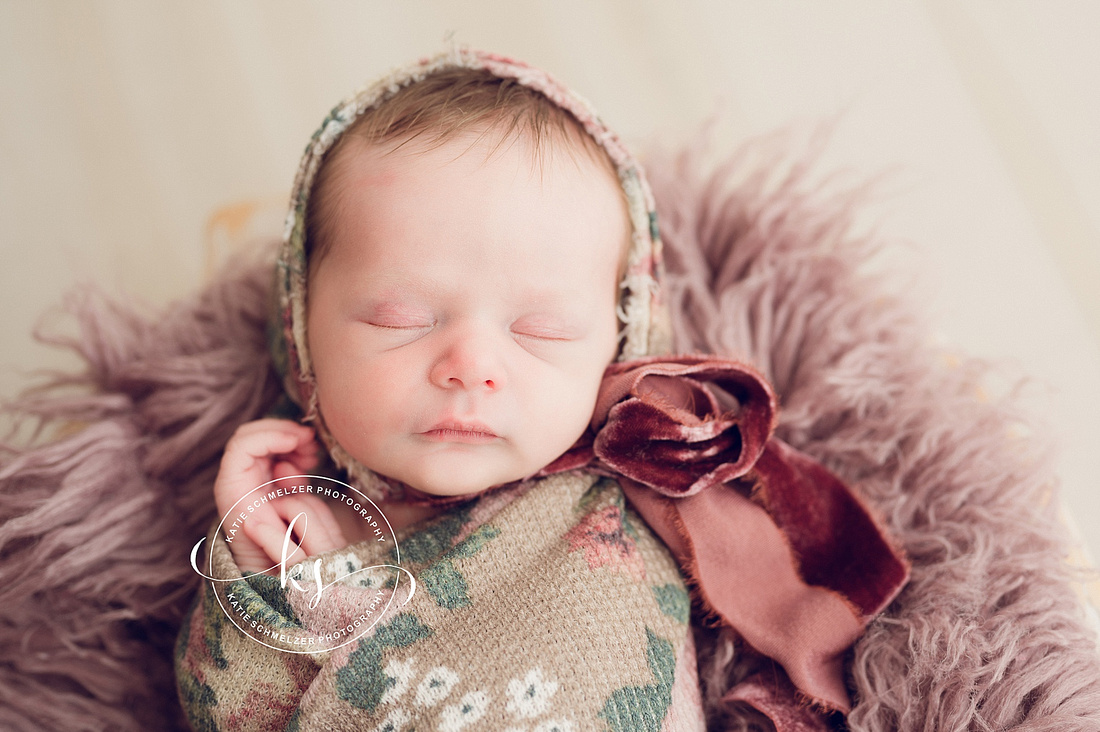 Newborn girl and Family Session by Iowa Newborn Photographer KS Photography