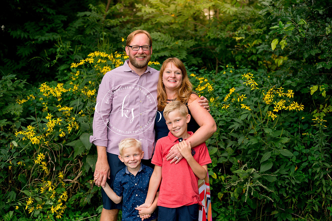 Iowa Outdoor Family Mini Session photographed by Iowa Family Photographer   KS Photography