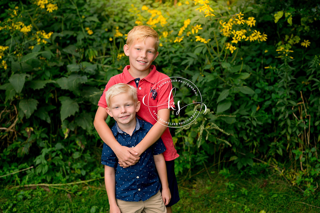 Iowa Outdoor Family Mini Session photographed by Iowa Family Photographer   KS Photography