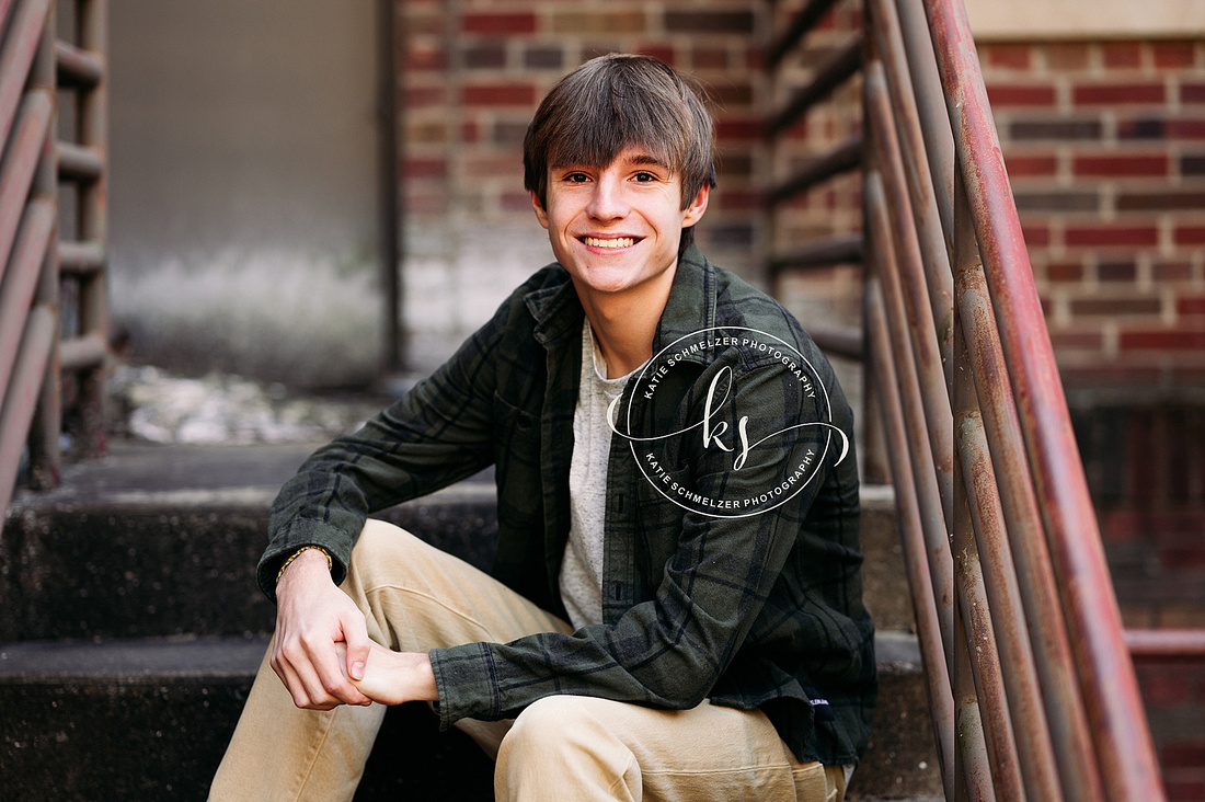 downtown Iowa City Senior Session photographed by Iowa Senior Photographer KS Photography