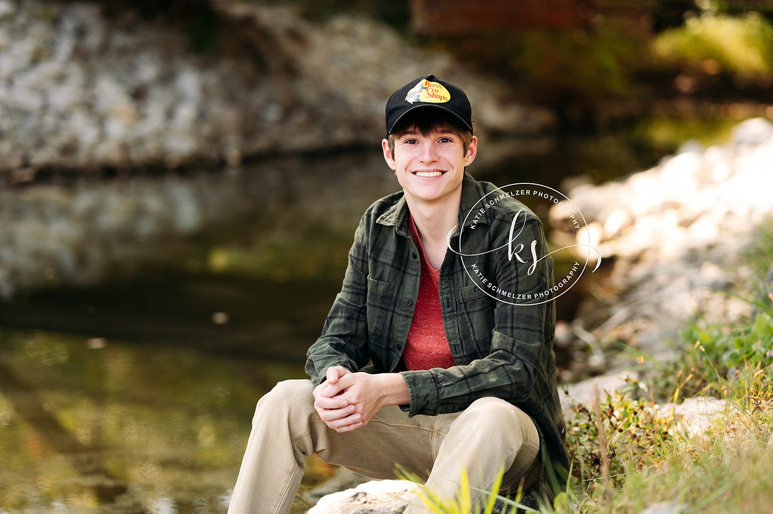 downtown Iowa City Senior Session photographed by Iowa Senior Photographer KS Photography