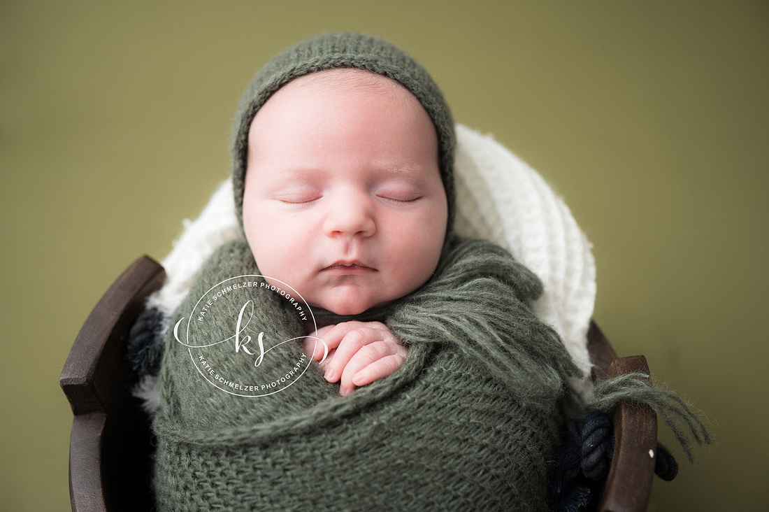 IA Studio Newborn Session photographed by Iowa Newborn photographer KS Photography