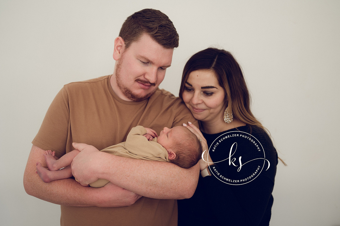 Iowa Newborn + Family Studio Session photographed by Iowa Newborn Photographer | KS Photography