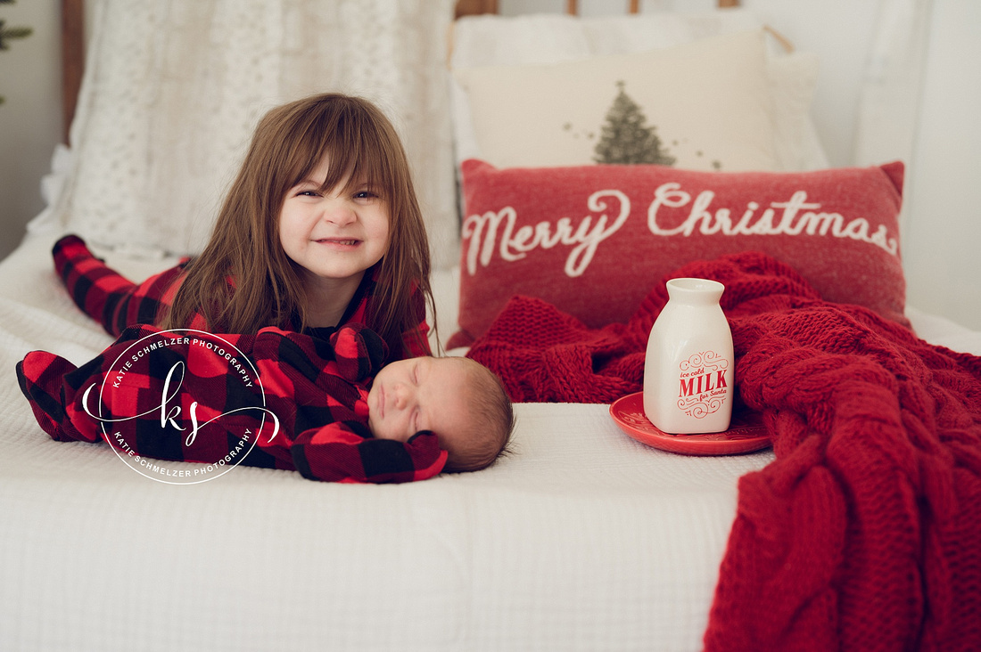 Iowa Newborn + Family Studio Session photographed by Iowa Newborn Photographer | KS Photography