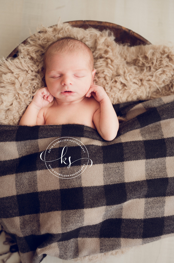 Iowa Newborn + Family Studio Session photographed by Iowa Newborn Photographer | KS Photography