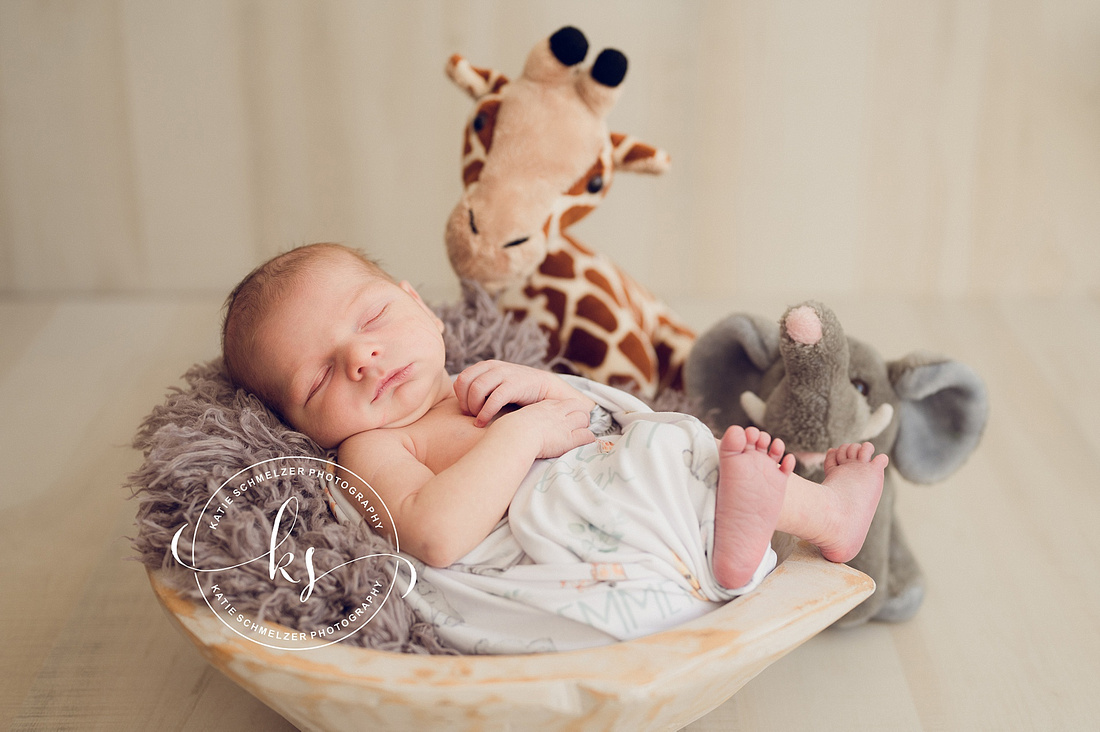 Iowa Newborn + Family Studio Session photographed by Iowa Newborn Photographer | KS Photography