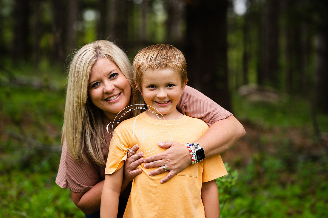 Outdoor Iowa Family Session photographed by Iowa Family Photographer KS Photography