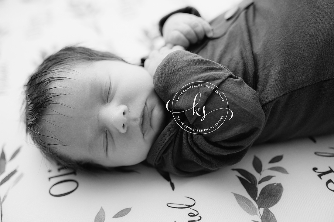 Iowa Studio newborn session with family photographed by IA Newborn Photographer KS Photography