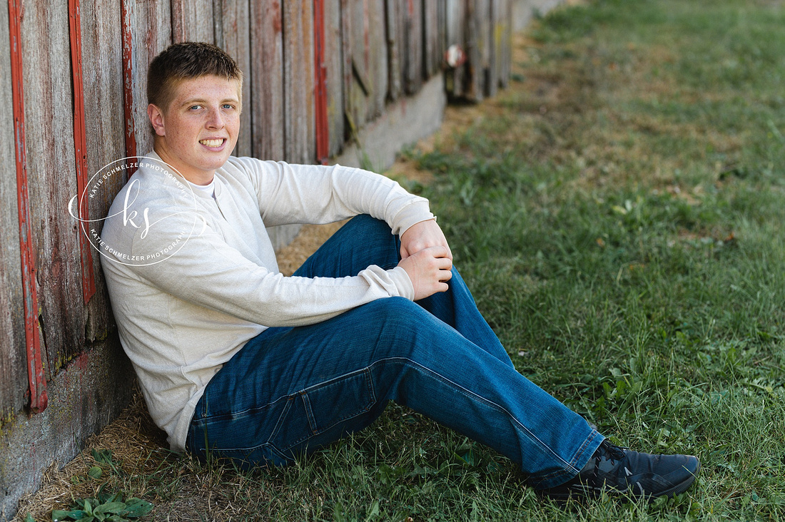 Iowa Senior portraits at Family Farm photographed by IA Senior Photographer KS Photography