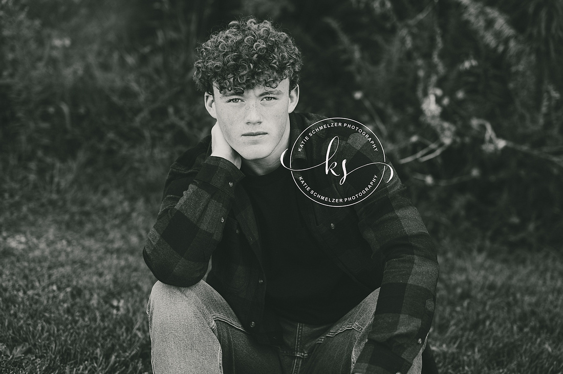 Senior portraits and poses by Iowa Senior Photographer  KS Photography