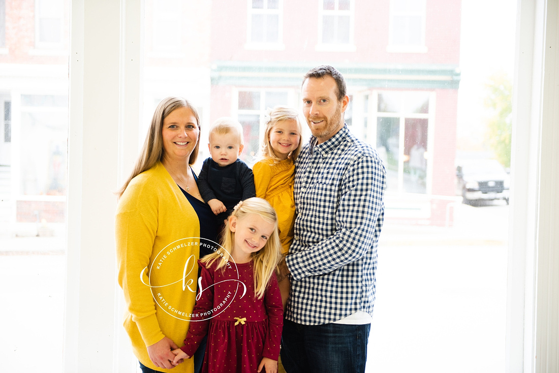 Family of Five Mini Session in Iowa photographed by IA family photographer KS Photography