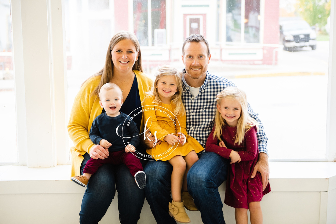 Family of Five Mini Session in Iowa photographed by IA family photographer KS Photography