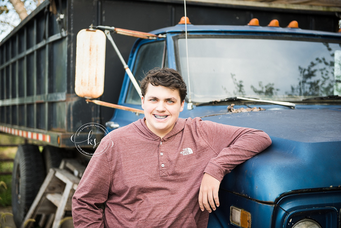 Senior portraits on family farm in Iowa with KS Photography