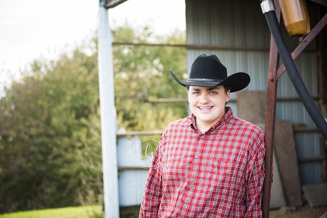 Senior portraits on family farm in Iowa with KS Photography