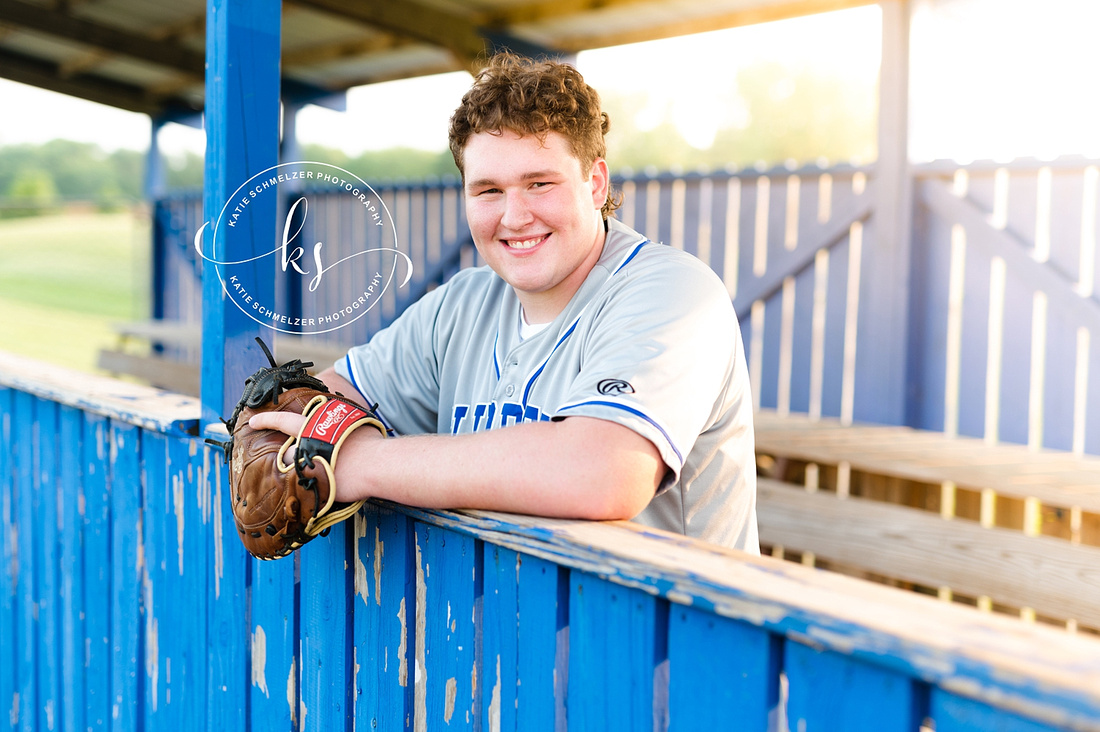 Iowa Summer + Fall Senior Portraits of IA male Senior photographed by Iowa Senior Photographer KS Photography 