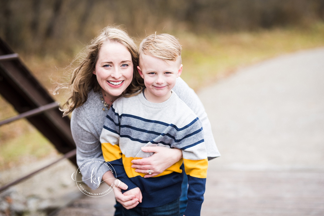 Tiffin Iowa family portraits on chilly winter morning with KS Photography, Iowa family photographer 