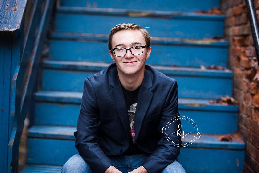 Iowa senior portraits with student in decolonize shirt photographed by KS Photography