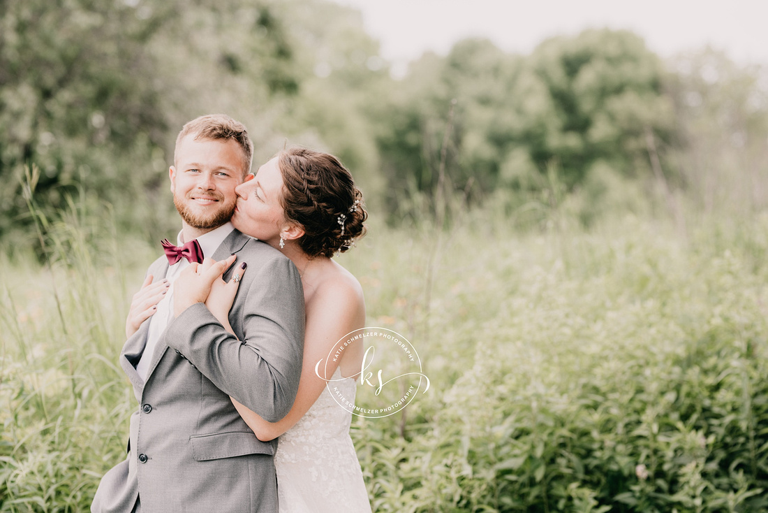Lake Red Rock wedding with wooden details photographed by Iowa wedding photographer KS Photography 