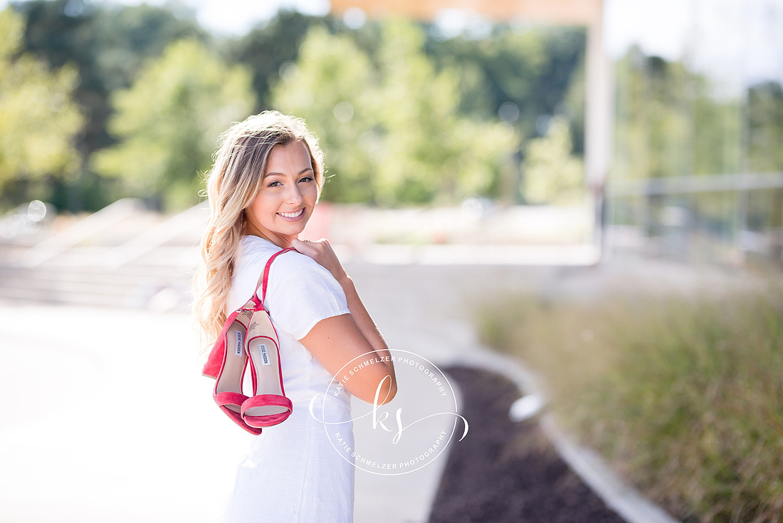 Stylish and chic senior portraits at Colony Pumpkin Patch with Tiffin IA photographer KS Photography