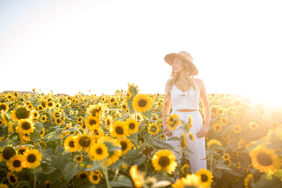 Stylish and chic senior portraits at Colony Pumpkin Patch with Tiffin IA photographer KS Photography