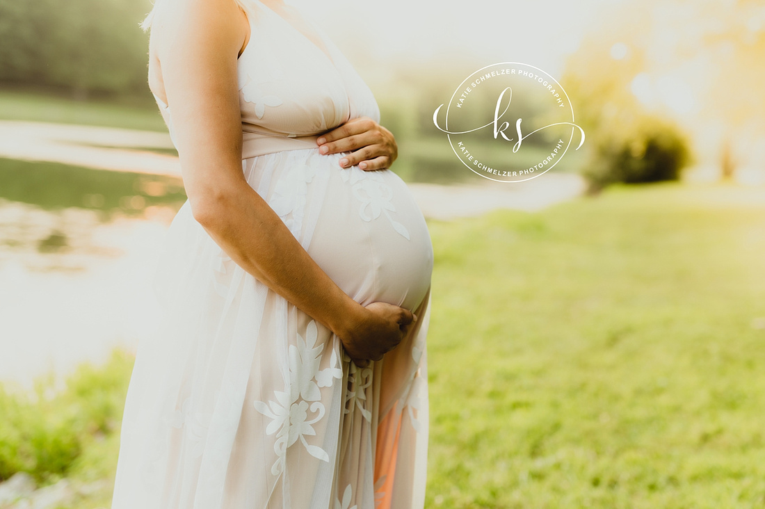 Iowa Family + Maternity Session photographed by IA Family Photographer KS Photography