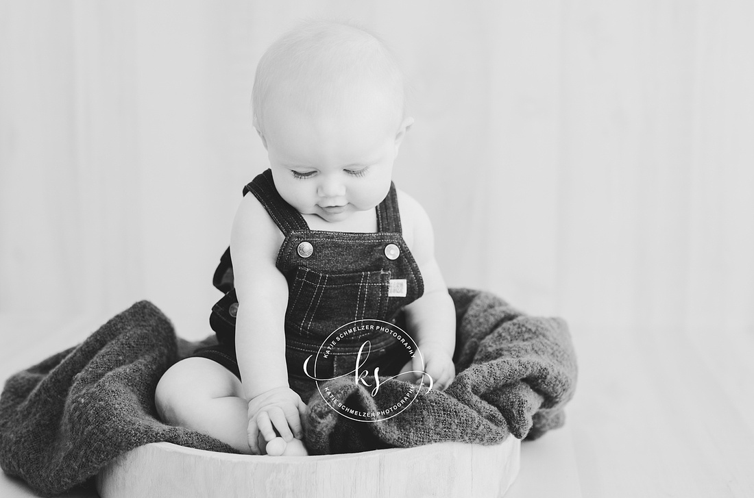 6 Month Milestone Portraits photographed by Iowa Newborn and family photographer KS Photography