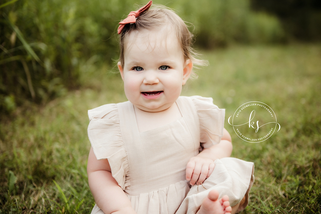 Little Girl's One Year Milestone Portraits photographed by IA Family + Newborn Photographer KS Photography