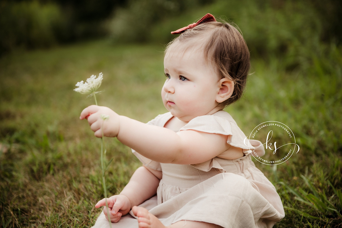 Little Girl's One Year Milestone Portraits photographed by IA Family + Newborn Photographer KS Photography