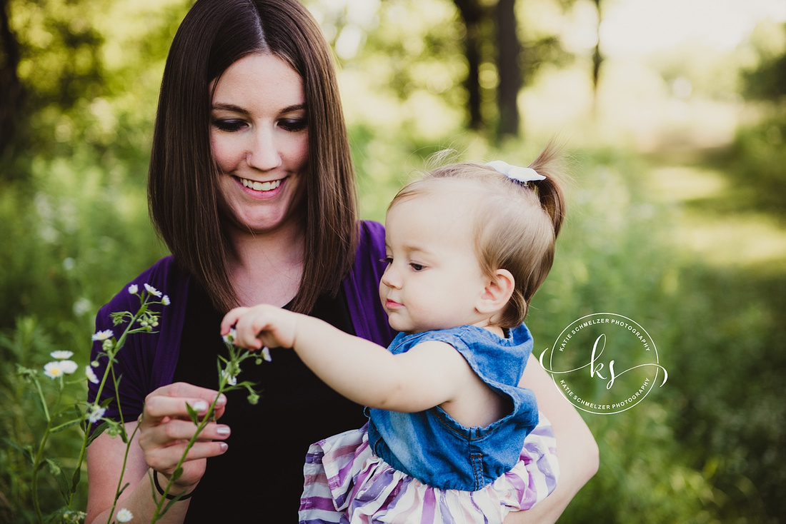 One Year Milestone and Family Portraits photographed by IA Family Photographer KS Photography