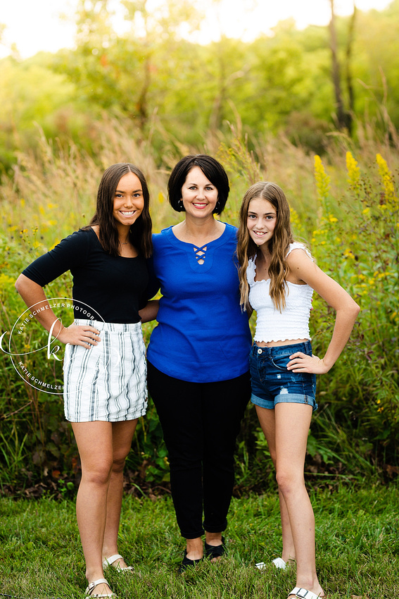 Iowa Family Portrait Photographer KS Photography captures family photos at Kent Park 