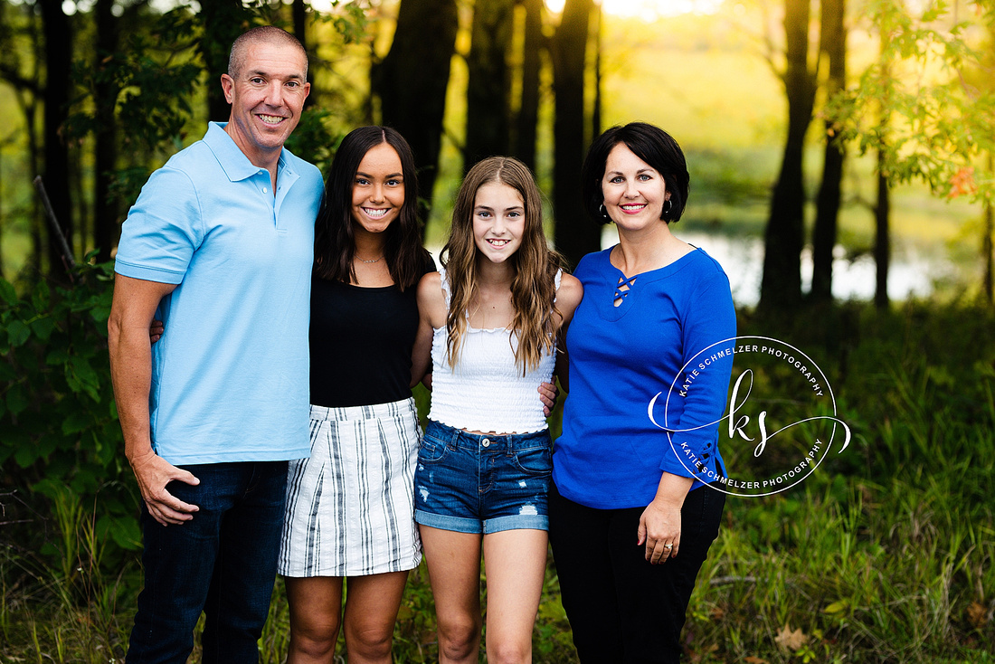 Iowa Family Portrait Photographer KS Photography captures family photos at Kent Park 