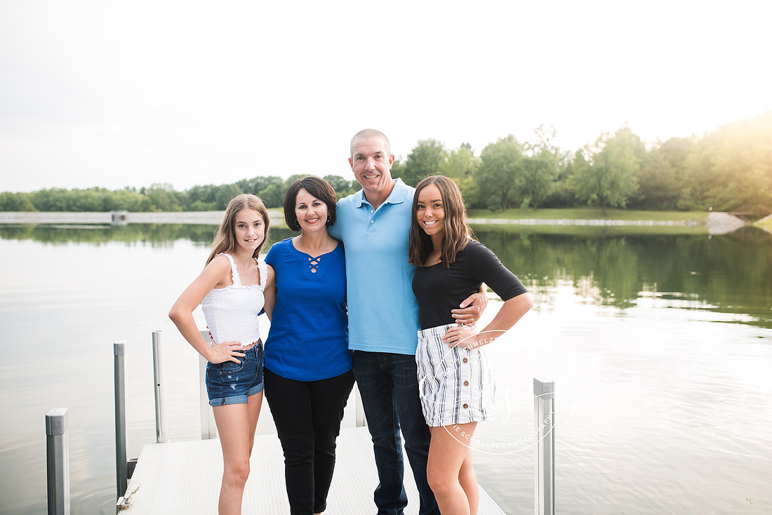 Iowa Family Portrait Photographer KS Photography captures family photos at Kent Park 