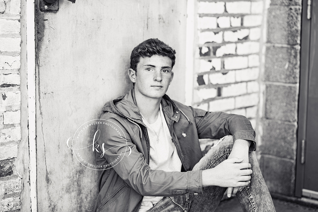 Iowa Senior portraits in downtown Iowa City with IA senior photographer KS Photography