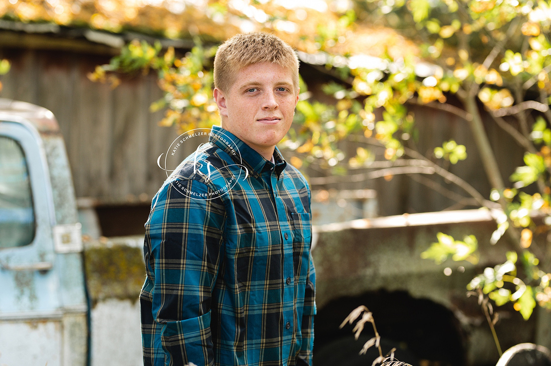 Iowa Senior portraits at Family Farm photographed by IA Senior Photographer KS Photography